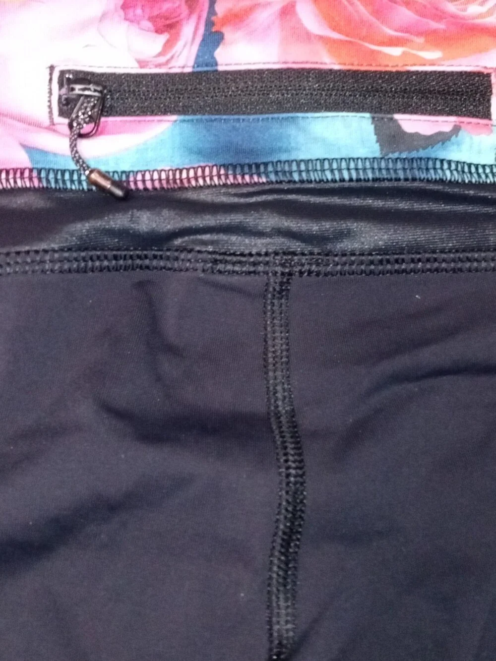Lululemon Rose Floral Waistband Satin Trimmed Capri Leggings Size 4